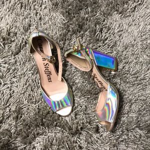 NWT Carmen Steffens iridescent gold block heels